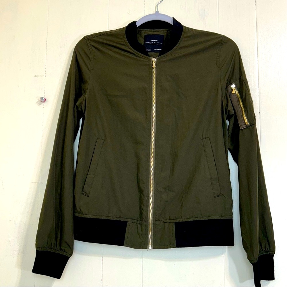 Zara Zara Green Military Bomber Windbreaker Lightweight Nylon Jacket Size XS.